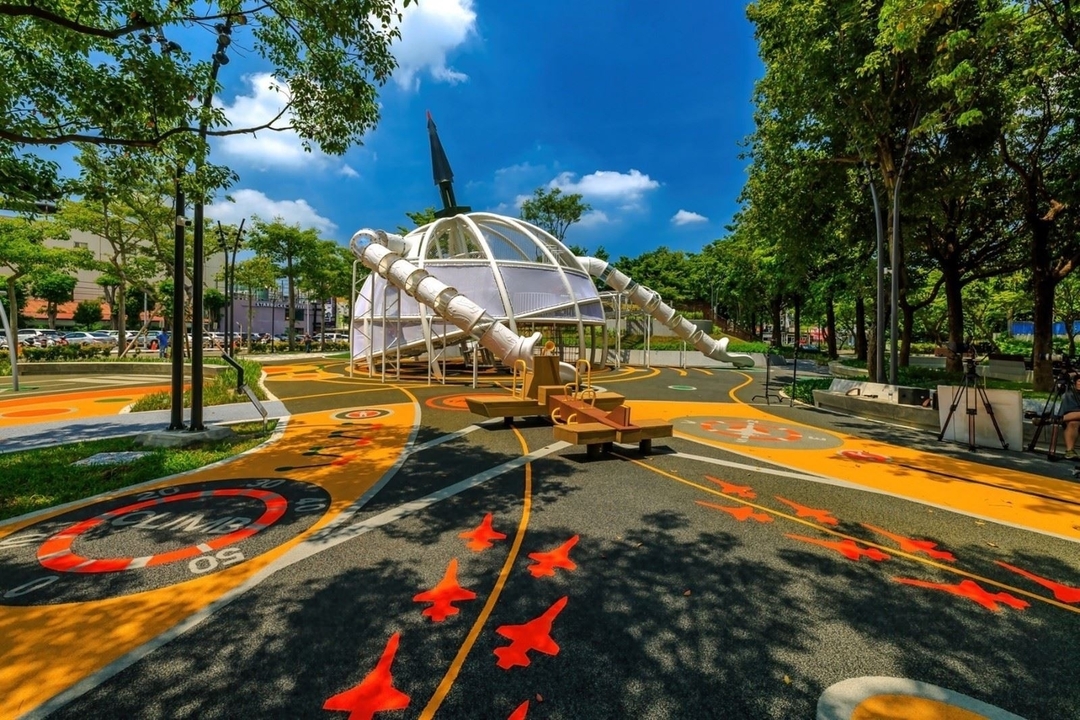 龍潭區龍潭運動公園：以熱血的「軍事設施」為主題，重現硬派訓練場。