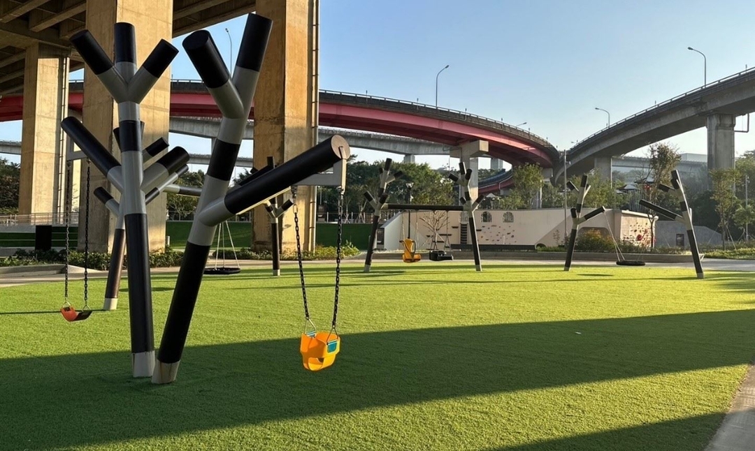 「平鎮運動公園遊戲場景觀改善工程」重新改造橋下空間成為多元遊憩空間